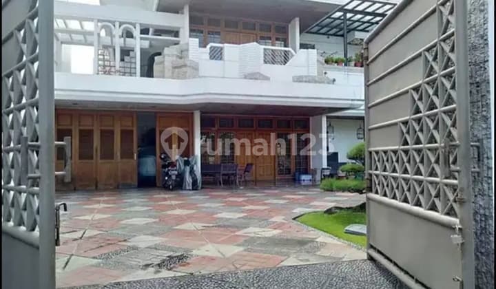 Dijual Rumah.jl Cempaka Surabaya Pusat Lux