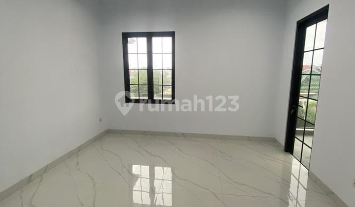 Dijual Cepat Rumah Baru di Taman Surya 5