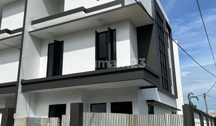 Dijual Cepat Rumah di Taman Surya 5