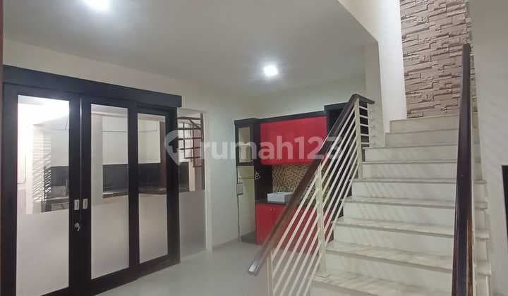 Rumah 2 Lantai Dekat Dengansekolah Pusat Perbelanjaan