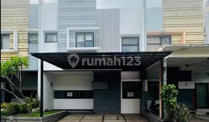 Looking for a house near the toll road but still peaceful? Check out units with space for 2 cars + kitchen