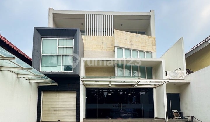 KANTOR 3 LANTAI SIAP PAKAI FULL FURNISHED DI BSD GRIYA LOKA, TANGERANG SELATAN