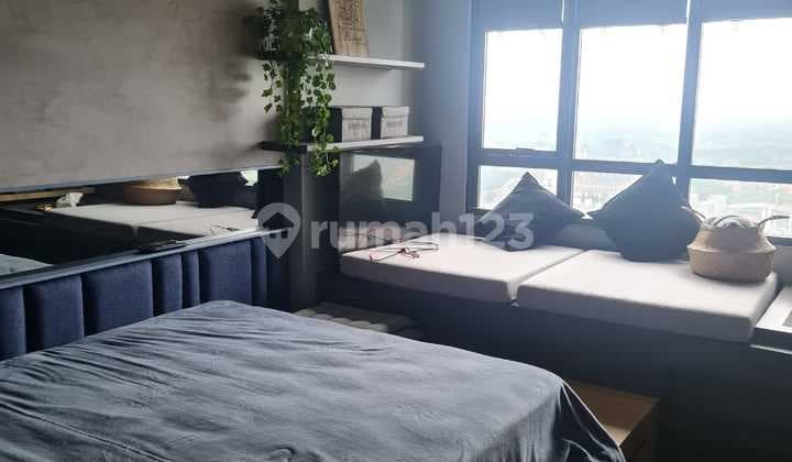 Dijual Cepat (BU) full furnished siap huni 1BR Apartemen Collins Boulevard – Tangerang Selatan