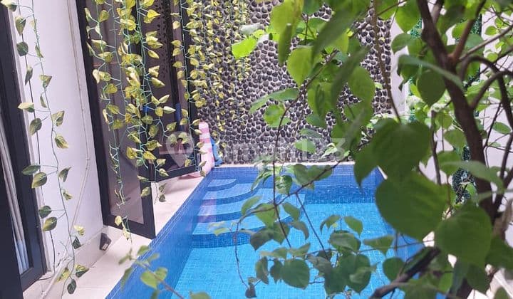 Rumah Minimalis dengan Kolam Renang Dalam Cluster Kawasan Sektor 5