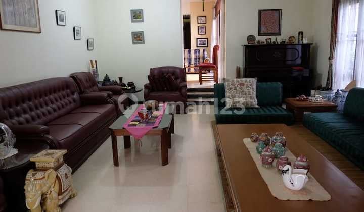 Rumah Megah dan Luas Dalam Komplek Kawasan Kebayoran Lama, Jaksel