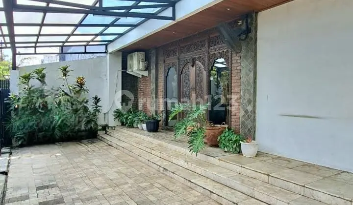 Rumah Cocok Dijadikan Usaha / Kantor Lokasi di Pinggir Jalan Bintaro Sektor 1