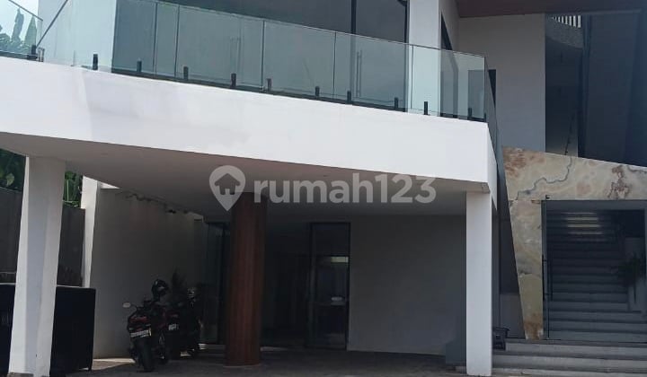 Gedung Besar Dan Bagus Siap Pakai