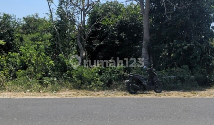 Strategic Land 930 m² by the Main Road