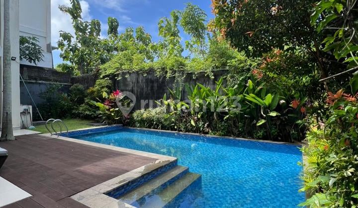 Modern Classic Luxury 5 Bedroom Villa in Pecatu Graha