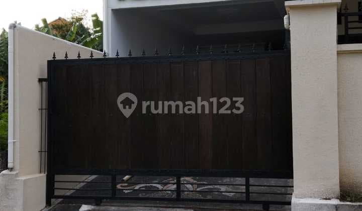 Rumah Moderen Di Jalan Tukad Badung