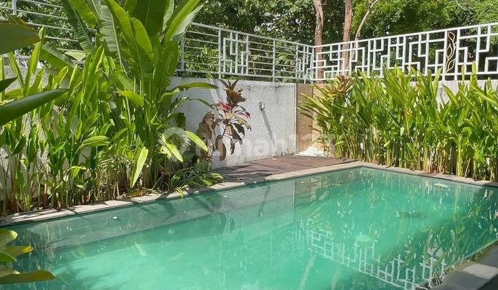 Rumah Mewah Semi Villa Dekat Gwk