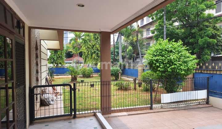 Rumah hoek siap huni di Kelapa Gading, Jakarta Utara.