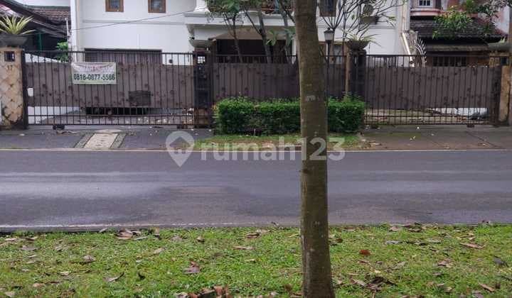 Rumah Tingkat Dua Jalan Utama