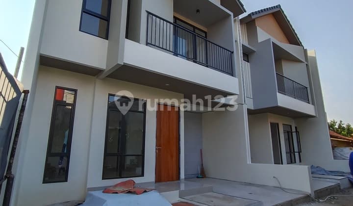 Rumah 2 Lantai Dekat Area Perkantoran di Tanjung Barat