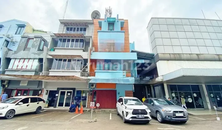 Jual Ruko Lokasi Strategis di Tanjung Barat, Pasar Minggu