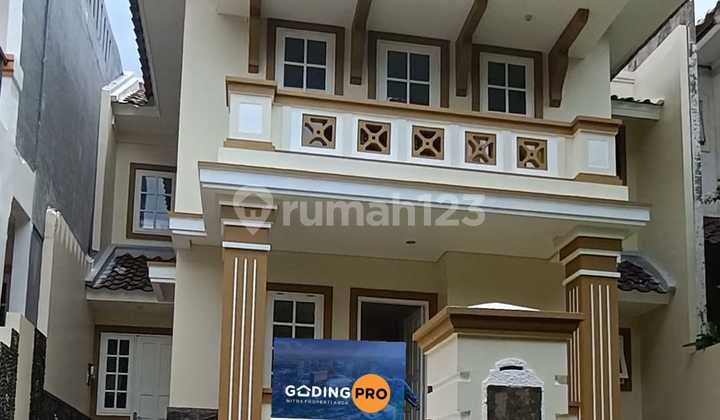 Dijual Rumah 2 LT Baru Renovasi Depan Taman di Legenda Wisata Cibubur