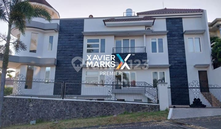 Dijual/sewa Rumah Mewah Dengan Private Swimming Pool Lokasi Elit Tidar