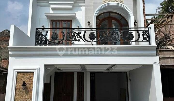 Rumah American Classic 3 Lt di Greenleaf Jagakarsa Jaksel
