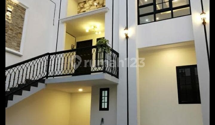 Rumah Minimalis Brandnew 3 Lantai di Meruyung Depok