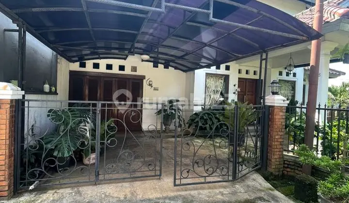 Rumah Hook 2 Lantai di Cirendeu Tangerang Selatan