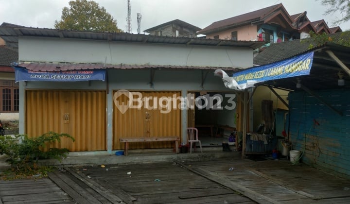 Rumah Untuk Investasi ( 1 Rumah+ 1 Paviliun+ 3 Kios)
