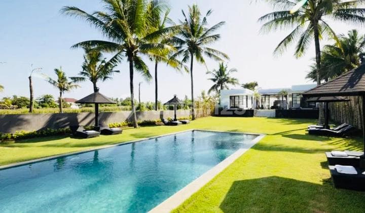 Beach Front Villa Pantai Pasut