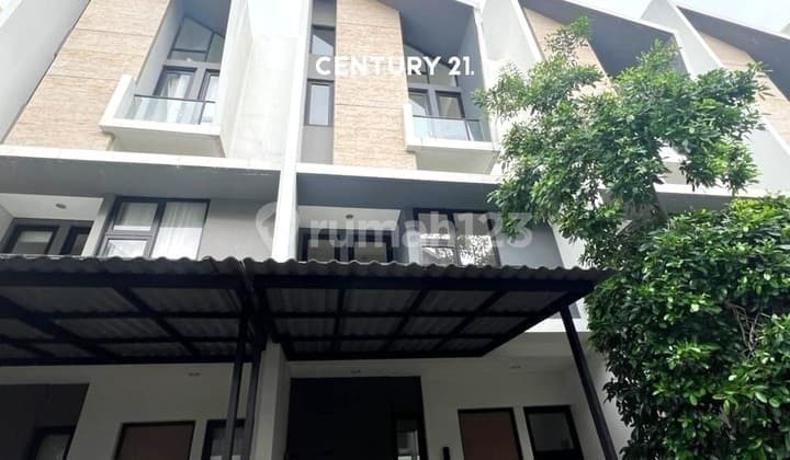 For Sale Beautiful House Strategically Located in BSD 8189