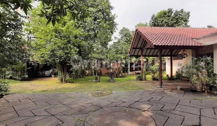 Dijual tanah luas dengan bonus rumah layak huni di Cipulir, Kebayoran Lama - Jakarta Selatan