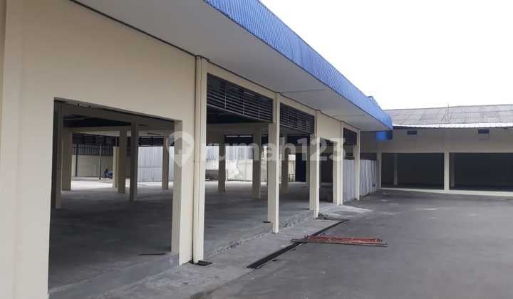 Well-Maintained Warehouse Strategic Location One Step to Tb Simatupang Toll in Pasar Rebo, East Jakarta
