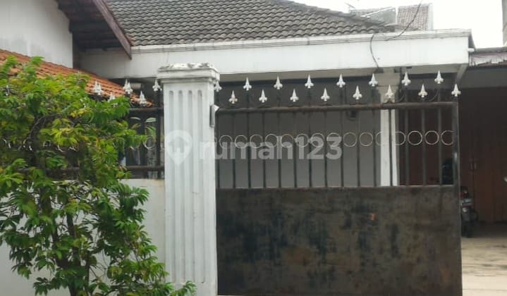 Rumah Butuh Renovasi di Veteran Bintaro