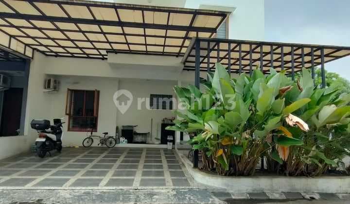 Rumah Siap Huni, Hook Jalan, di Veteran Bintaro