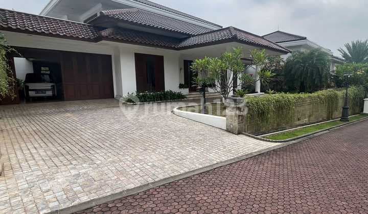 Ready-to-Live House with Swimming Pool Facilities in West Pejaten