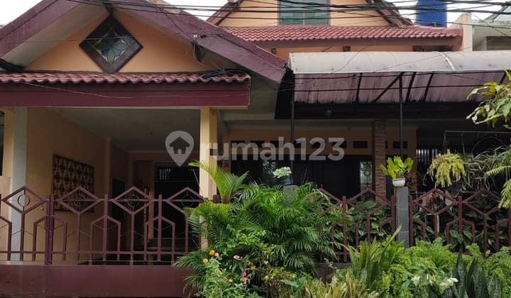 Rumah Lama dan Terawat di Bintaro Jaya Sektor 3