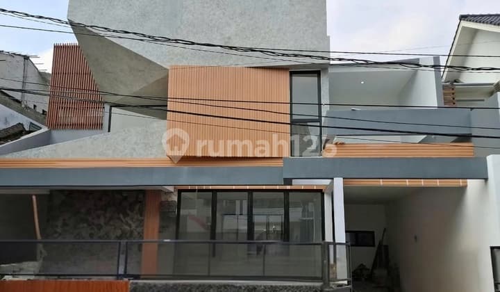 Rumah dengan Private Pool di Bintaro Sektor 9