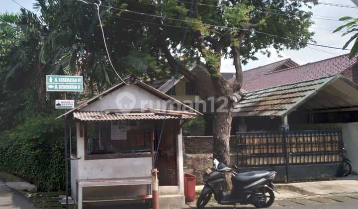 Rumah Butuh Renovasi di Veteran, Bintaro