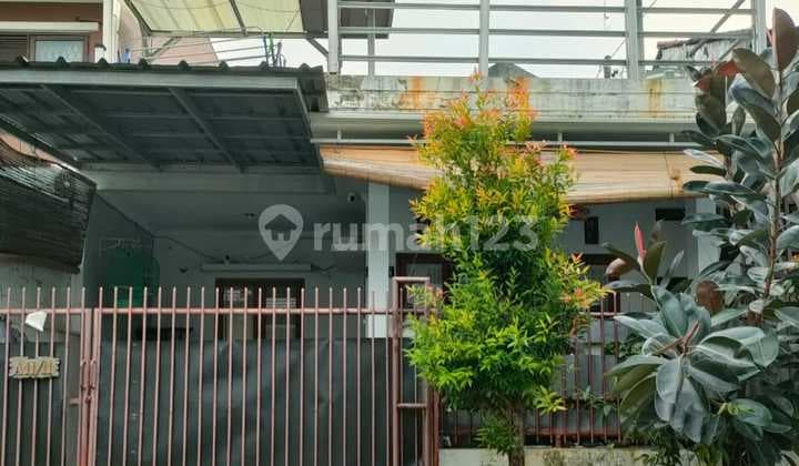 Rumah Lama dan Terawat di Bintaro Jaya Sektor 4