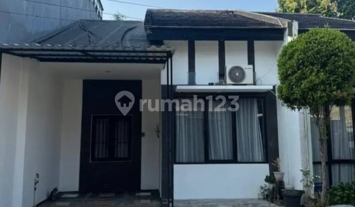 Rumah Siap Huni di Townhouse Sektor 9, Sekitar Sektor 9