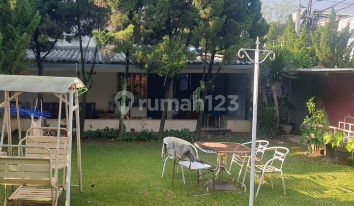 Rumah Lama dan Terawat di Veteran, Bintaro