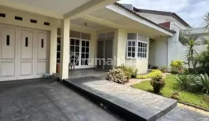Rumah Lama dan Terawat di Bintaro Jaya Sektor 1