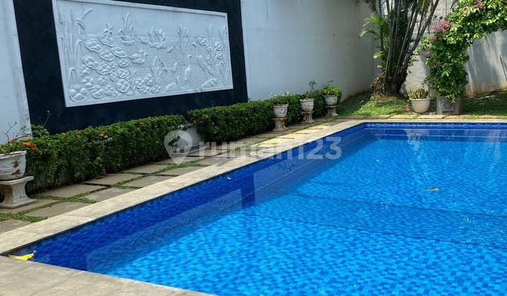 Rumah dengan Swimming Pool di Radio Dalam, Jakarta Selatan