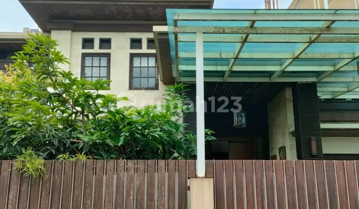 Rumah Denganmini Swimming Pool di Veteran, Bintaro