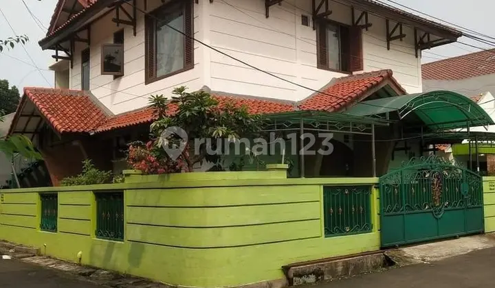 House on a Hook Road in Pjmi, Around Bintaro Sector 4