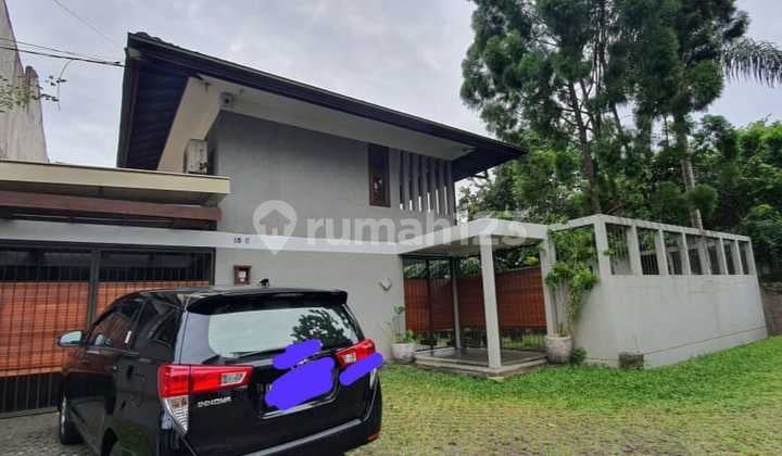 Rumah Lama dan Terawat di Veteran, Bintaro