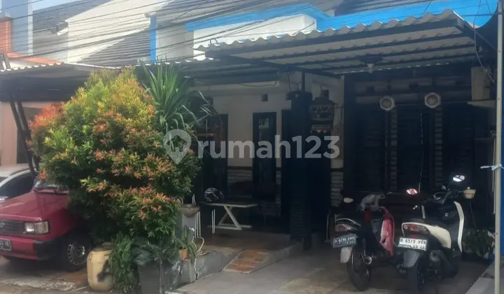 Ready-to-Occupy House near Bintaro Jaya Sector 4