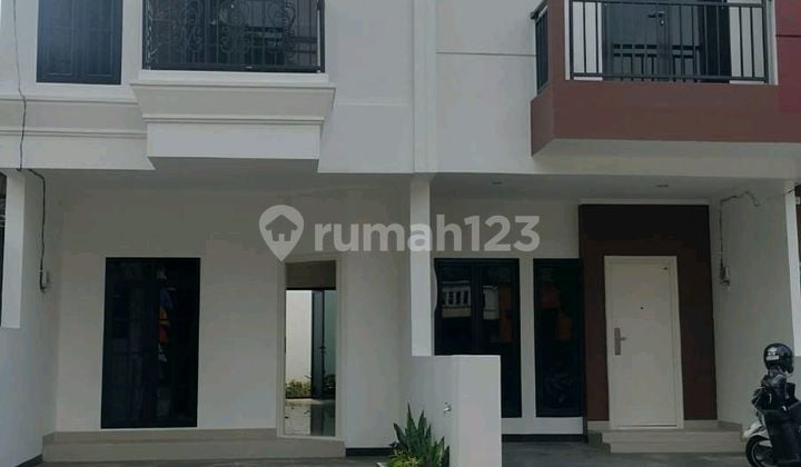 Rumah Cantik dan Murah 2 Lantai di Jln Ekonomi Jakarta Pusat