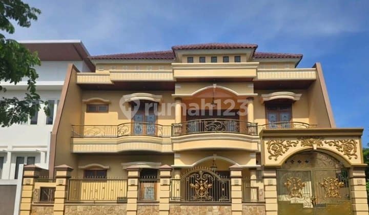 Rumah Pakuwon City Villa Royal STRATEGIS, TERAWAT, SIAP HUNI