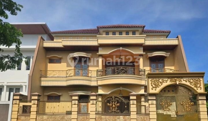 Rumah Pakuwon City Villa Royal STRATEGIS, TERAWAT, SIAP HUNI