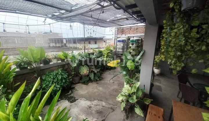 Ruko Jl Kapasari Strategis Siap Huni Cocok untuk Tempat Usaha Lokasi Super Premium dengan Lalu Lintas Ramai, Cocok untuk Berbagai Jenis Usaha.