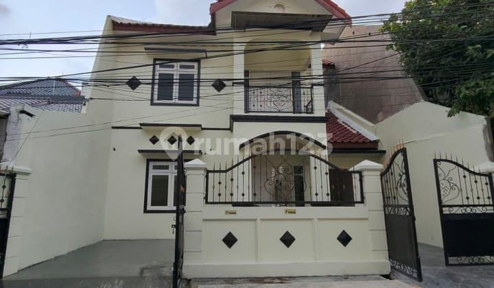 Sutorejo South House, Strategically Located, Move-in Ready, 3-Car Road Access