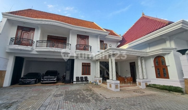Surabaya City Center Darmo Premier Residence, Strategically Located, Move-In Ready, Prime Location, Equipped with 8 Air Conditioning Units and Furnishings